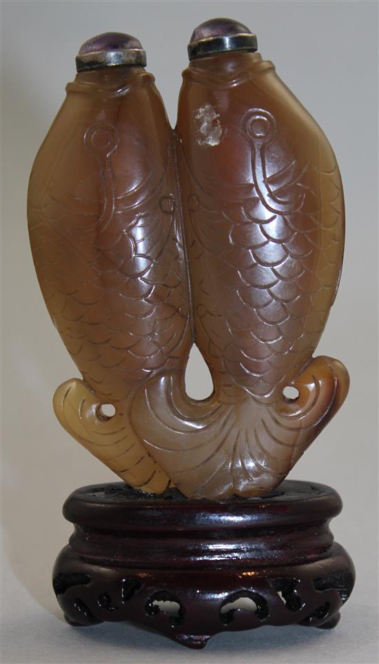 A Chinese chalcedony twin fish snuff bottle, 1850-1920, 7.4cm, Richards no.140